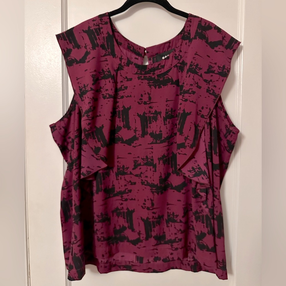 Fun sleeveless blouse with abstract pattern VGUC